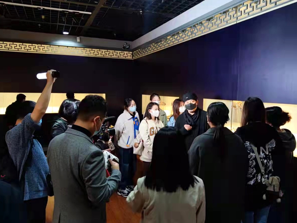 “一带一路”系列交流展之华衣冠佩在淮安市博物馆开展