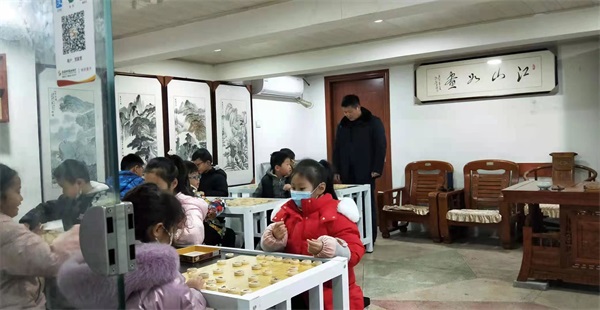 淮安市品艺轩书画学校象棋班受欢迎