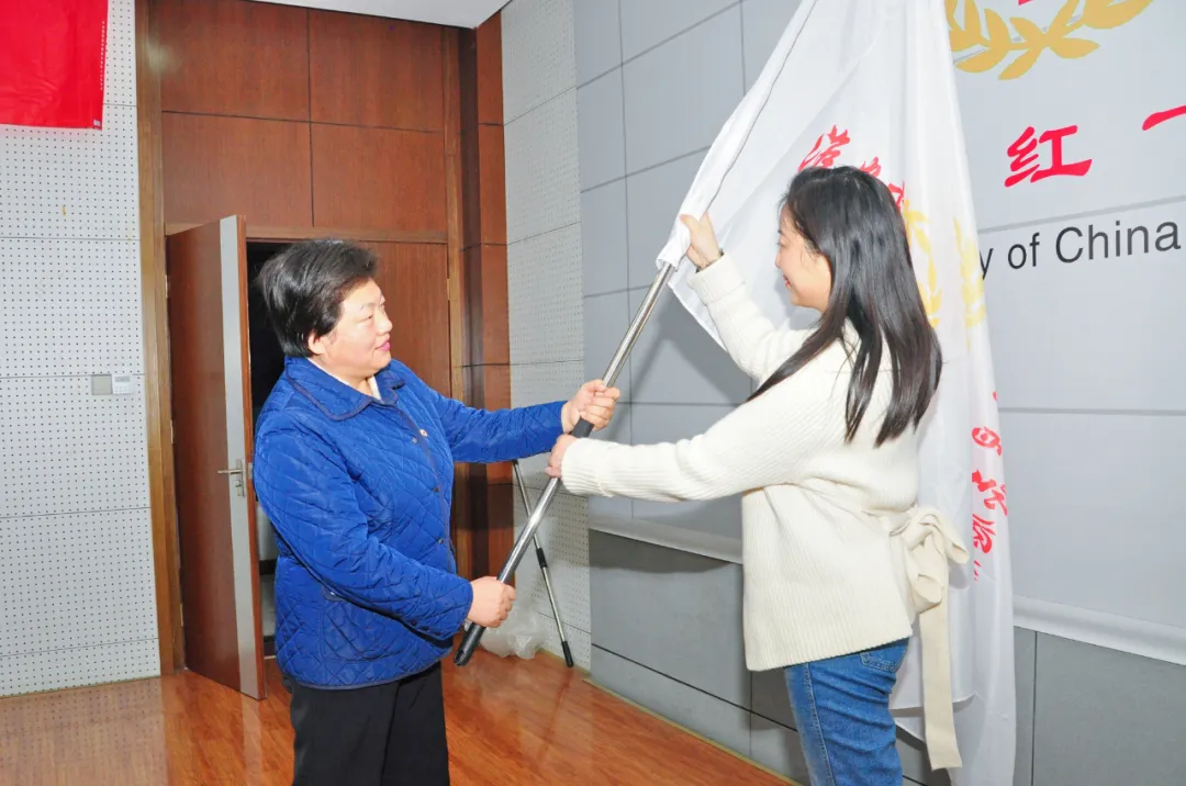 淮安市红十字会举行志愿服务队授旗仪式