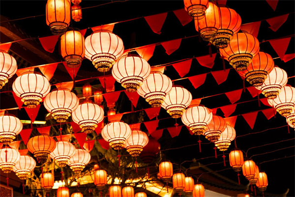 淮安方特中国年盛宴来袭！巨型花灯璀璨迎新，年俗表演寻味新春！